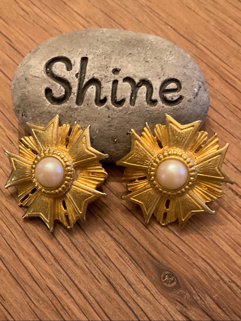 Vintage Sunburst Style Gold Tone Pearl Clip-On Earrings